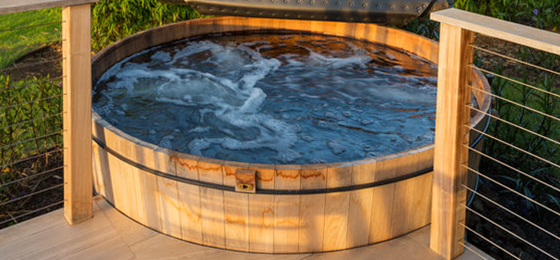 wood hot tub 560x260