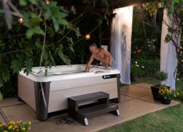 How To Buy a Hot Tub | HotSpring Spas